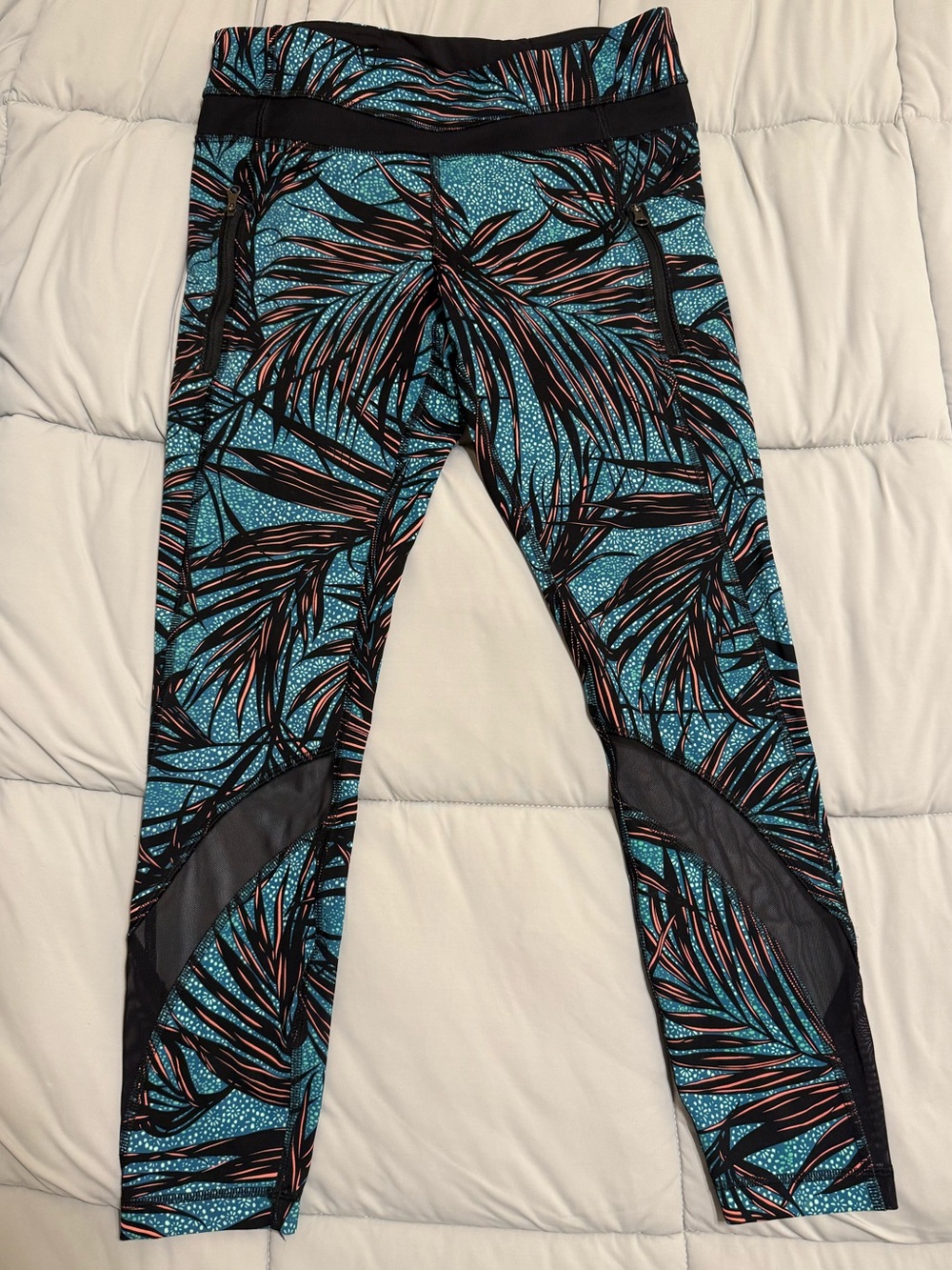 Lululemon leggings size 6